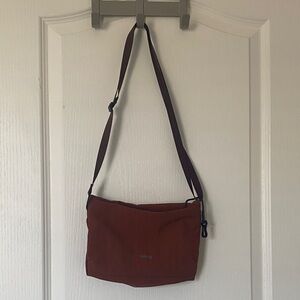 Bellroy Lite Sacoche Crossbody Messenger Bag in Clay (Unisex bag)